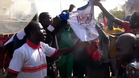 Entre protestas y ataques, Macron inicia gira por África 