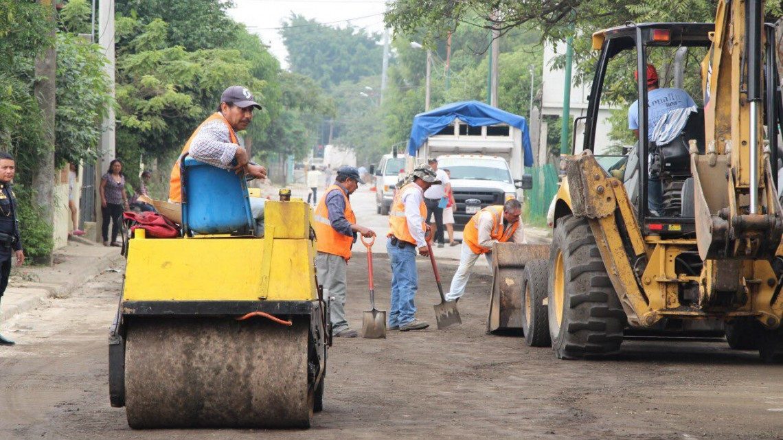 Dan inicio en el Golfo y colonia del Bosque obras de pavimentación