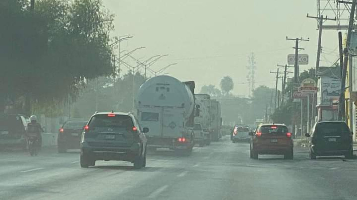 Incendio en relleno sanitario esparce humo por amplias zonas de Matamoros