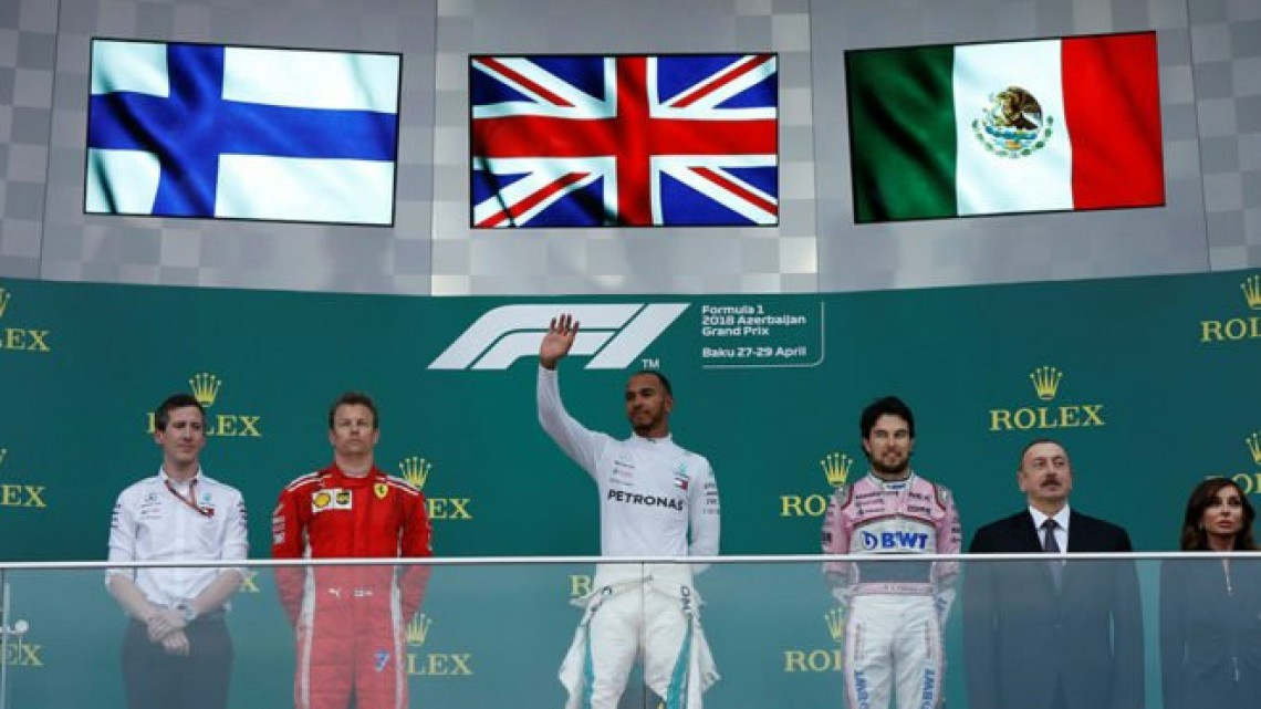 Sergio Pérez se lleva el tercer lugar en el podio de Azerbaiyán