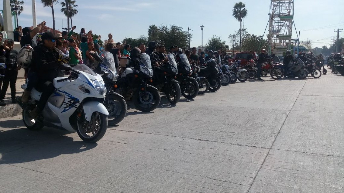 Realizan bendición de casco a 400 motociclistas