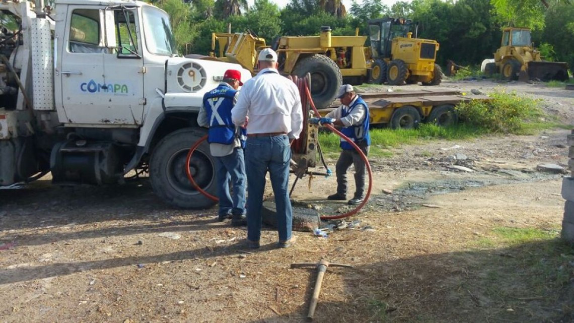Comapa trabaja con equipo vactor