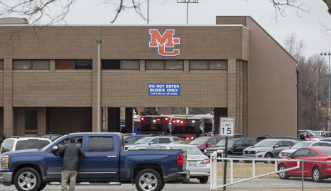 Suman 2 muertos y 17 heridos tras tiroteo en Kentucky 