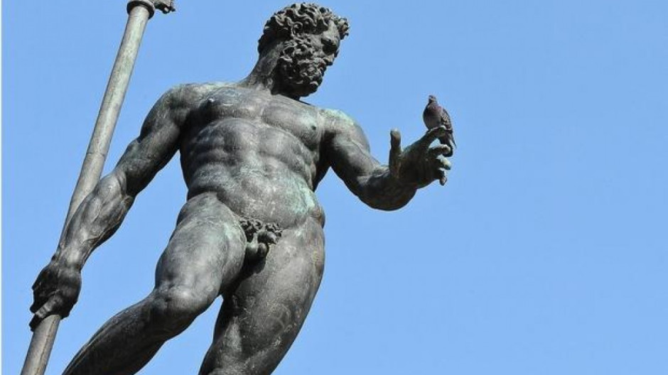 Por ser "explícitamente sexual", Facebook bloquea foto de Neptuno