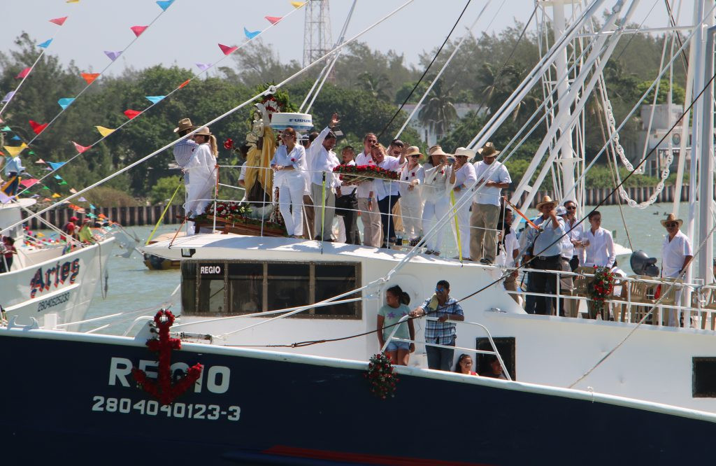 Con éxito se realiza la procesión de la Virgen de Carmen en Madero