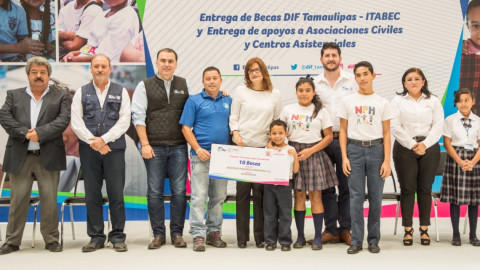 DIF Tamaulipas entrega becas y apoyos