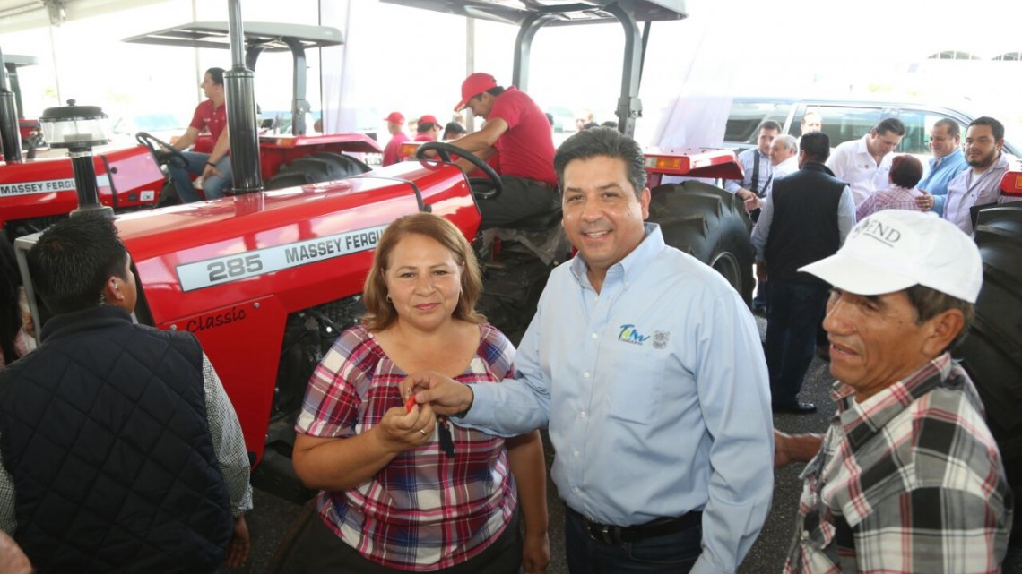 Familias campesinas reciben 3 mil 500 millones de pesos en créditos flexibles 