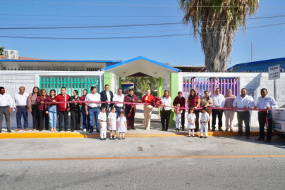Refrenda Carmen Lilia compromiso con la educación; entrega obras en escuelas de la ciudad