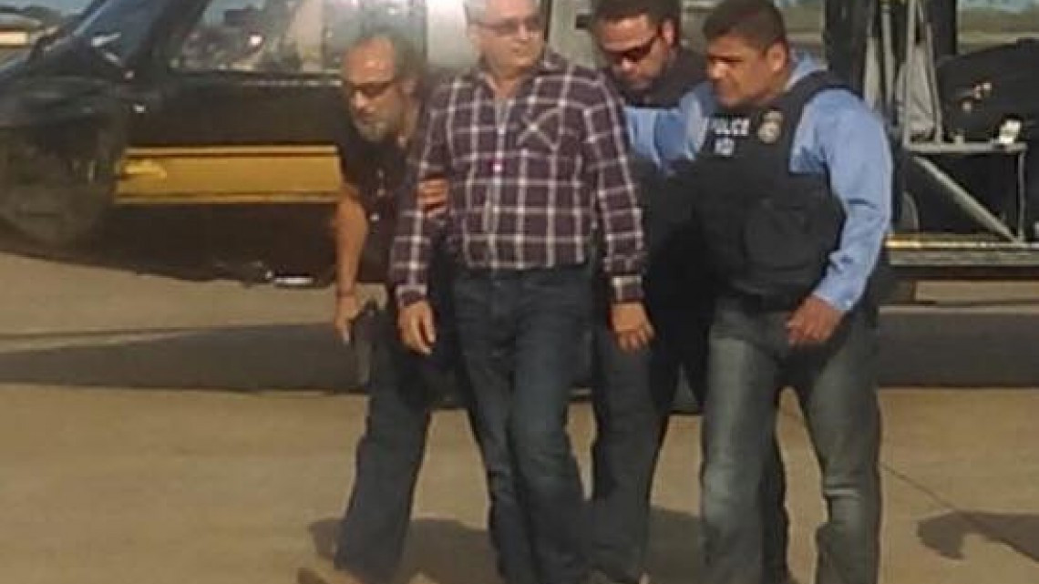 Tomás Yarrington arriba a Brownsville, Texas. Comparecerá el lunes ante juez federal