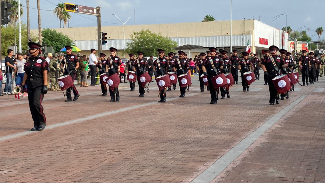 Desfilan por la Independencia