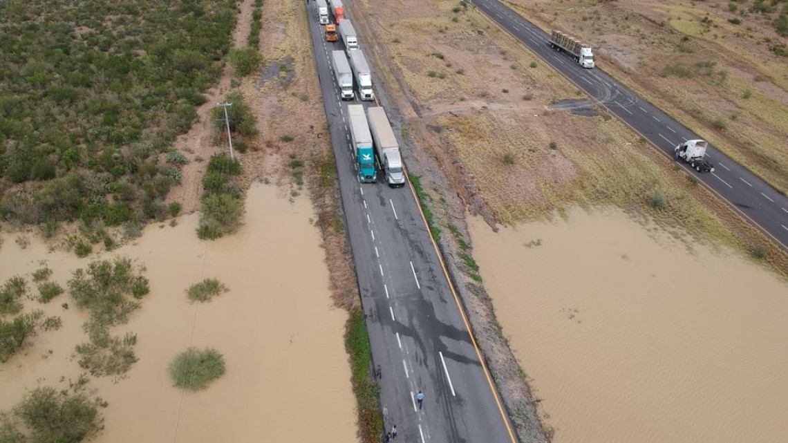Cierran indefinidamente carretera Nuevo Laredo-Nuevo León