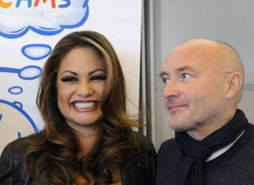 Ex esposa de Phil Collins lo acusa de no bañarse en un año