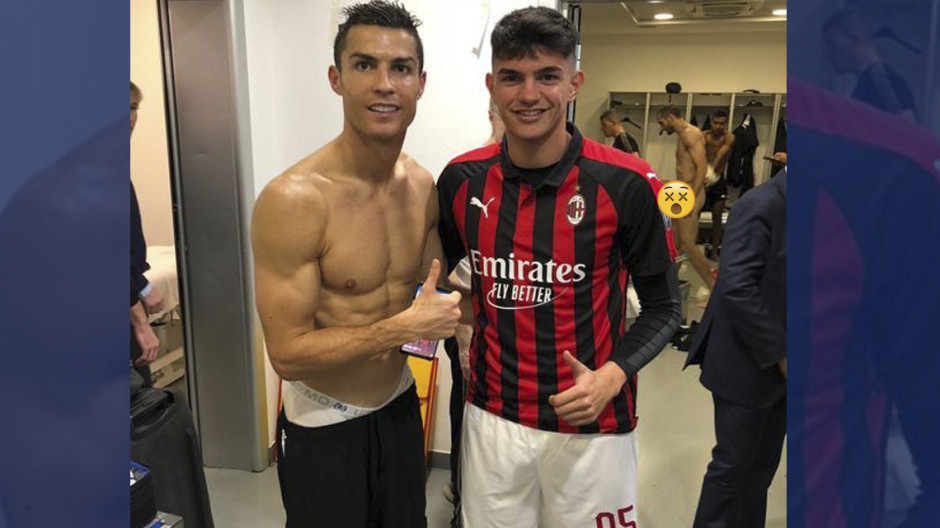 Chiellini aparece desnudo en una foto de CR7