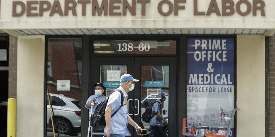 Caen peticiones de subsidio por desempleo con fuerza en Estados Unidos 