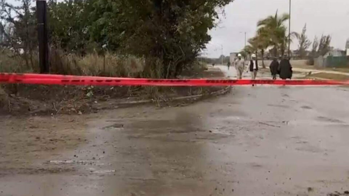 Fuga de gasolina por toma clandestina en Ciudad Madero 