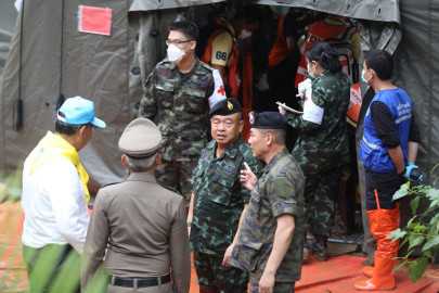 Se reanudan las labores de rescate en la cueva de Tailandia