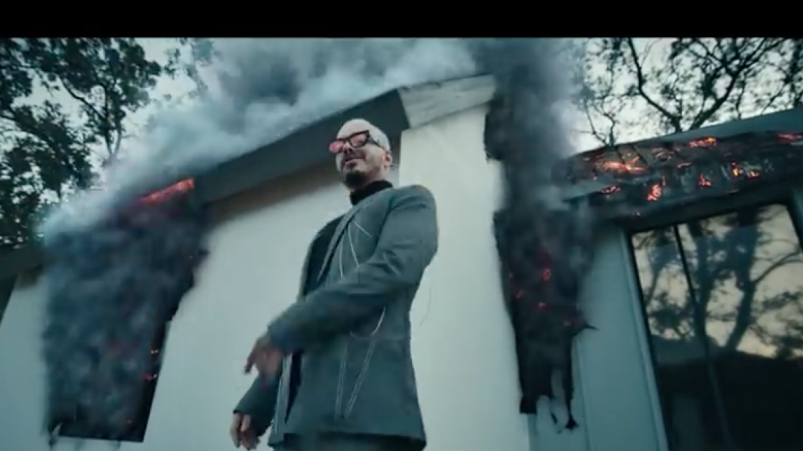 Estrena J Balvin el videoclip de "Gris" 