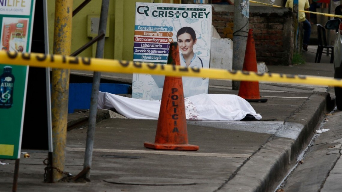 Colapsa sistema de Salud de Ecuador; dejan cadáveres en las calles de Guayaquil