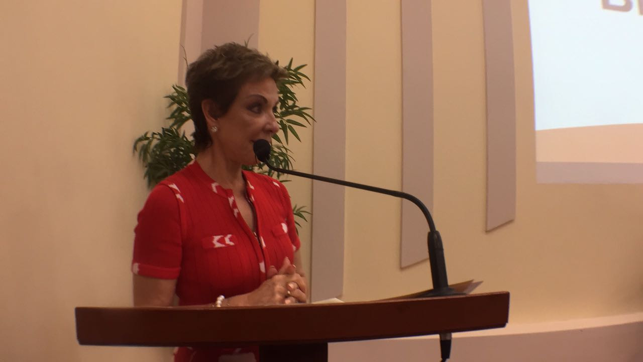 Martha Sahagún de Fox toma protesta al Colegio de Abogados