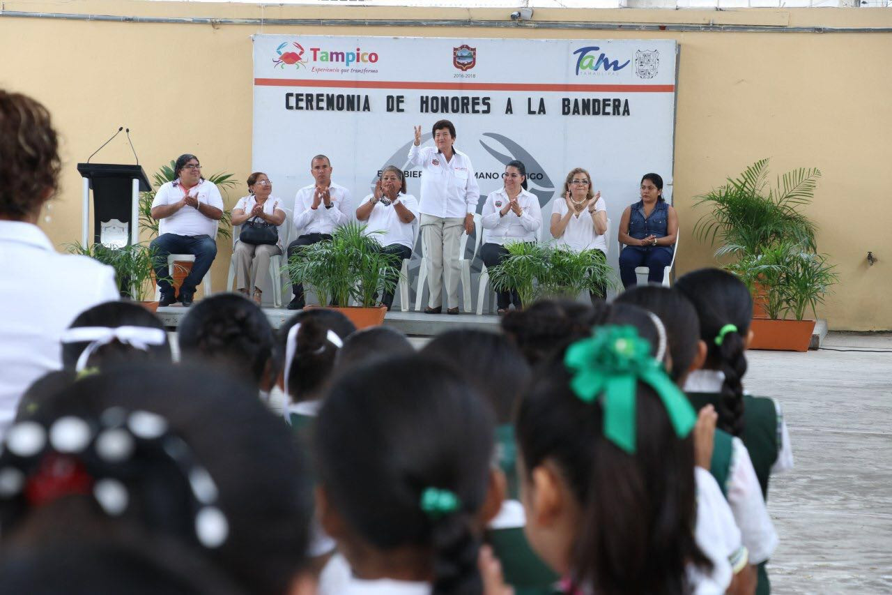 Promueve Alcaldesa valores cívicos entre niños y jóvenes