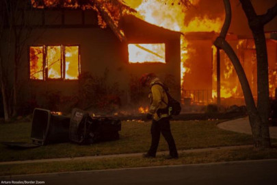 Diez muertos y 180 mil evacuados en los incendios que rodean Los Ángeles
