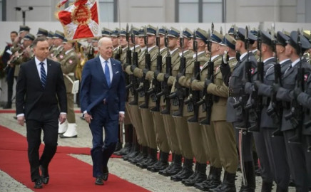 Advierte Joe Biden a Putin que no entre “ni un centímetro a territorio de la OTAN