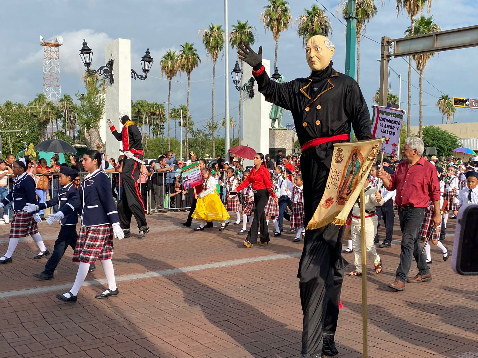 Desfilan por la Independencia