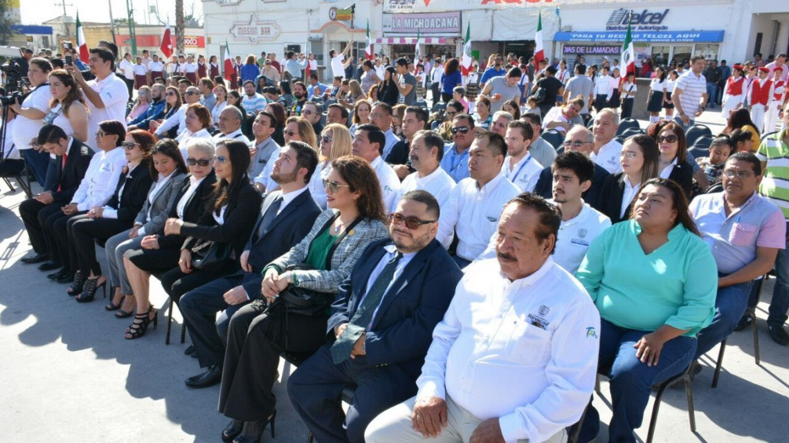 Encabeza Maki ceremonia del Día de la Bandera