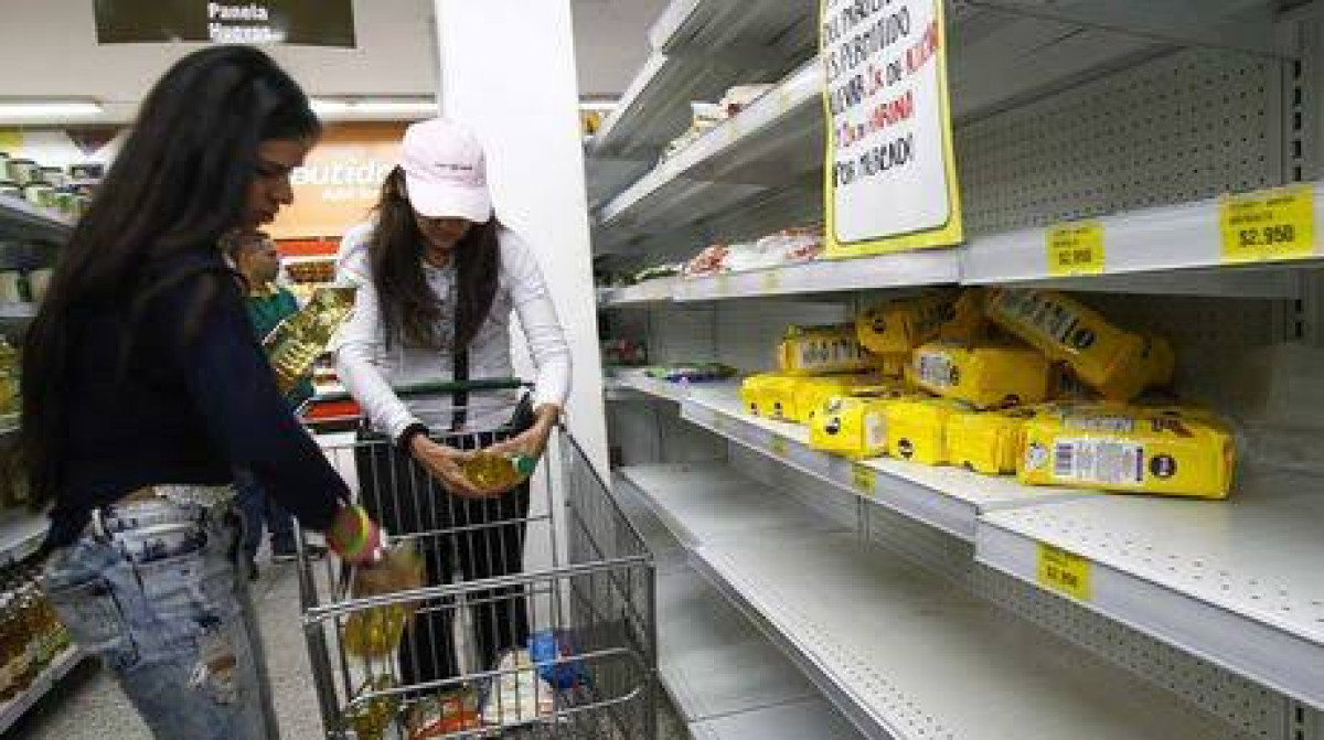 Por situación económica cierra 40 por ciento de comercios en Venezuela