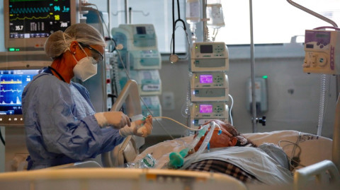 Confirman primera muerte por reinfección de COVID-19 en el mundo