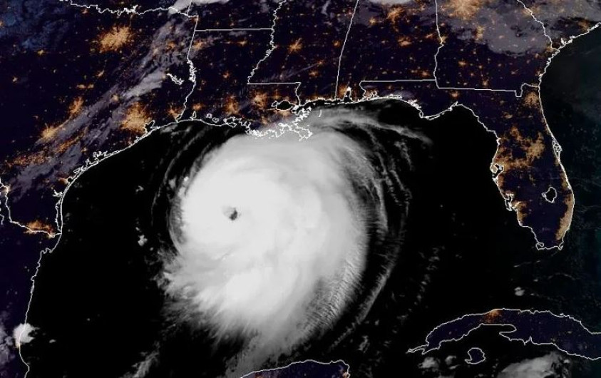 “Laura” se convierte en categoría 3 y amenaza las costas estadounidenses del Golfo de México