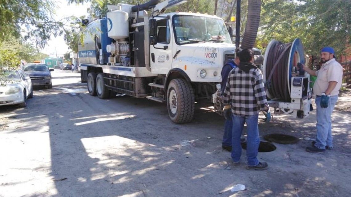 Comapa trabaja con equipo vactor
