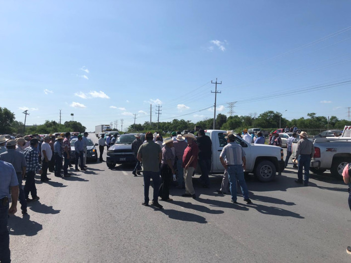 Se reúnen productores agrícolas con autoridades federales
