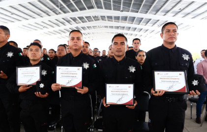 Preside gobernador ceremonia de graduación de cadetes que se incorporan a la Guardia Estatal