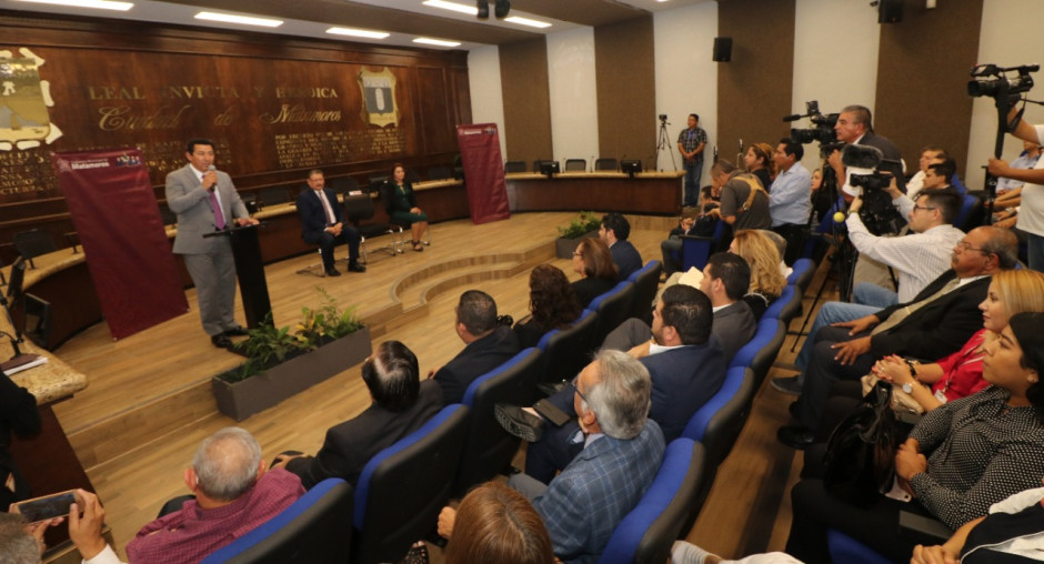 Galardona alcalde Mario López al Dr. Benjamín Arriaga Valdez, creador de la “Técnica Matamoros”
