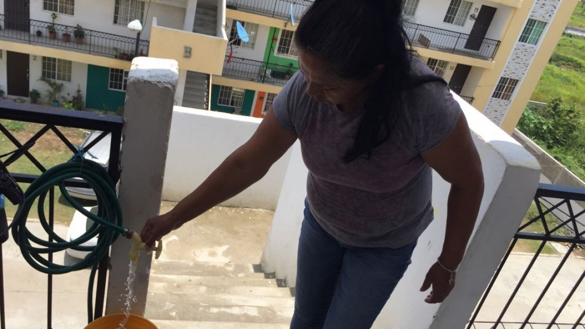 Vecinos no cuentan con suministro de agua potable
