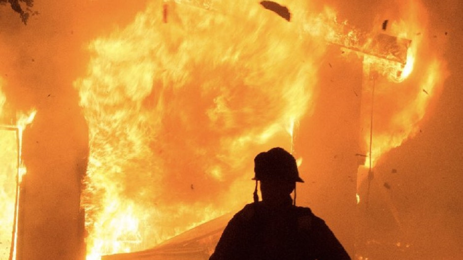 Declaran estado de emergencia en California por fuertes incendios