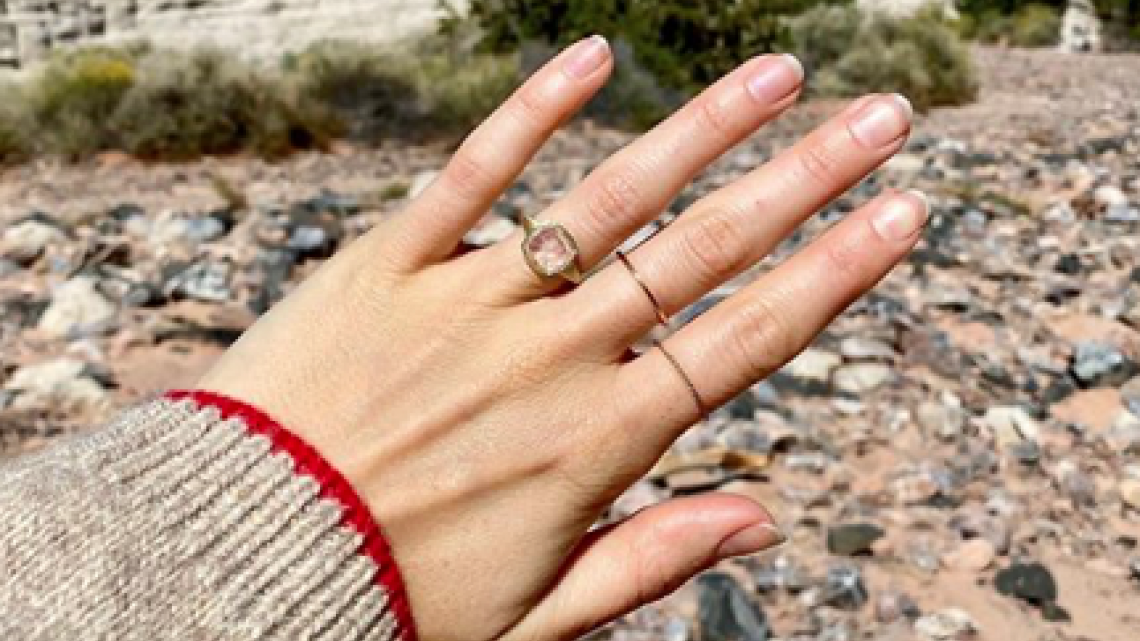 Lily Collins anuncia su compromiso 