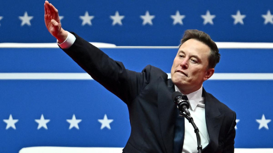 Gesto de Elon Musk que alertó en internet: ¿saludo nazi? 