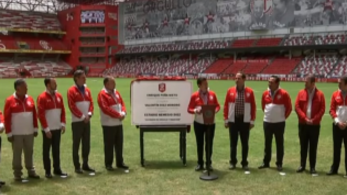 EPN celebra su cumpleaños inaugurando estadio