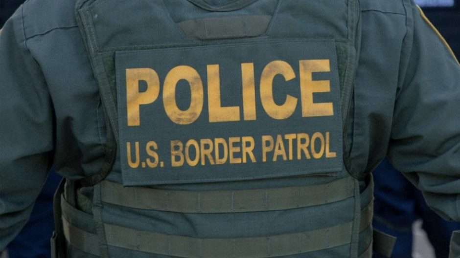 Migrante denuncia acoso de agente estadounidense