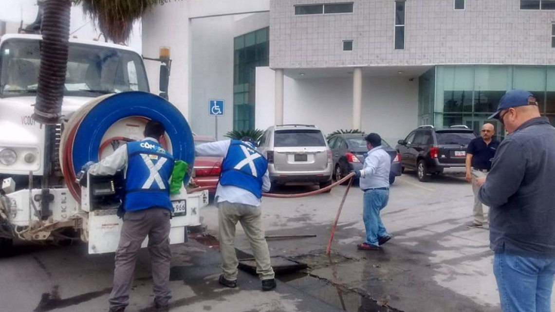 Comapa trabaja con equipo vactor