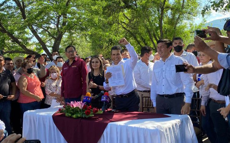 Eduardo Gattas recibe constancia de alcalde electo de Cd. Victoria