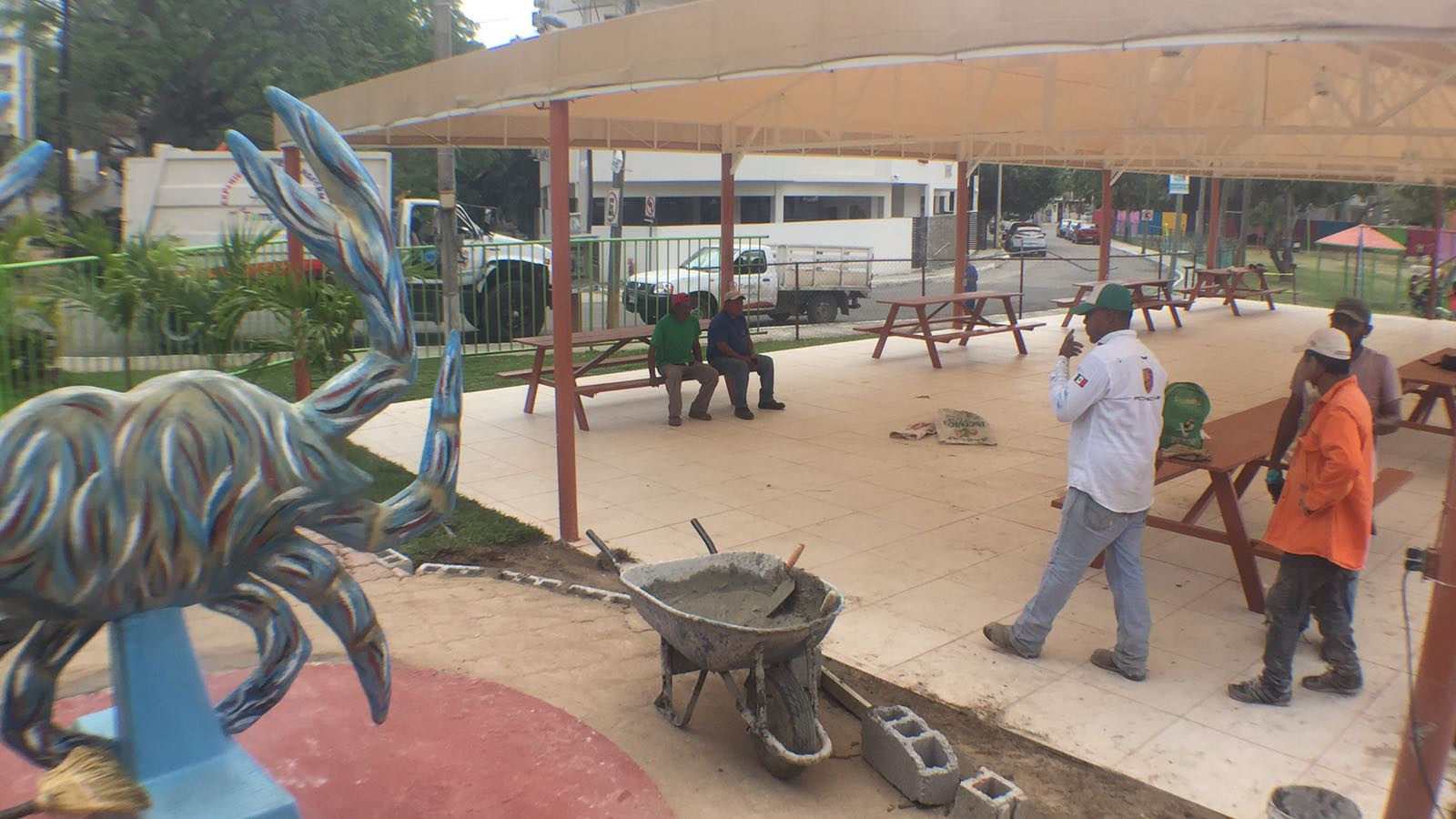 Revisa Peraza Guerra trabajos de remoción del parque Fray Andrés de Olmos