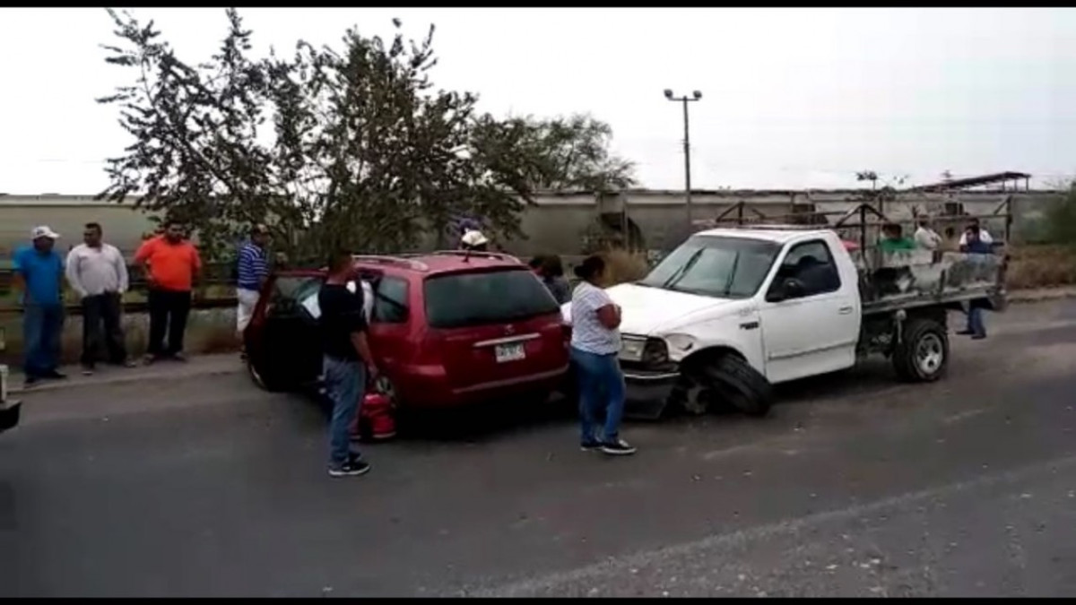 Familia de SLP resulta herida en fuerte choque