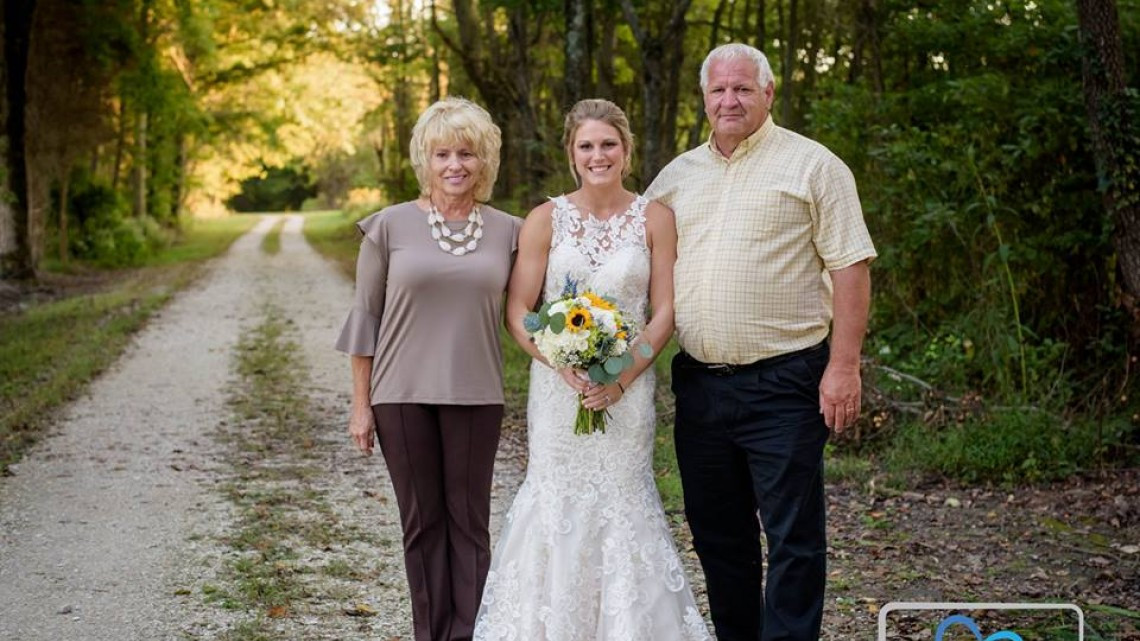 ¡Hermoso detalle! Mujer recuerda a su prometido muerto con sesión de fotos