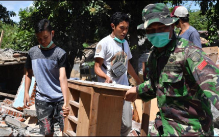 Se eleva a 436 la cifra de muertos tras sismo en Indonesia 