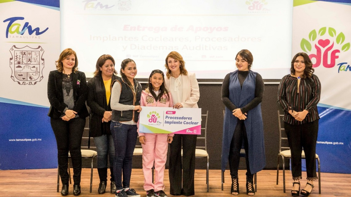 Entrega DIF apoyos auditivos a niñas, niños y adolescentes