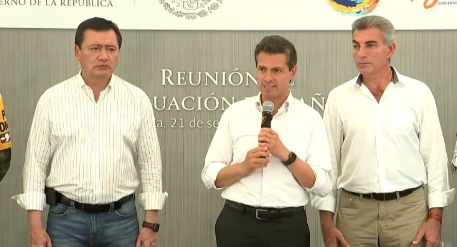 Aún se busca sobrevivientes en 10 de los 38 edificios derrumbados: EPN