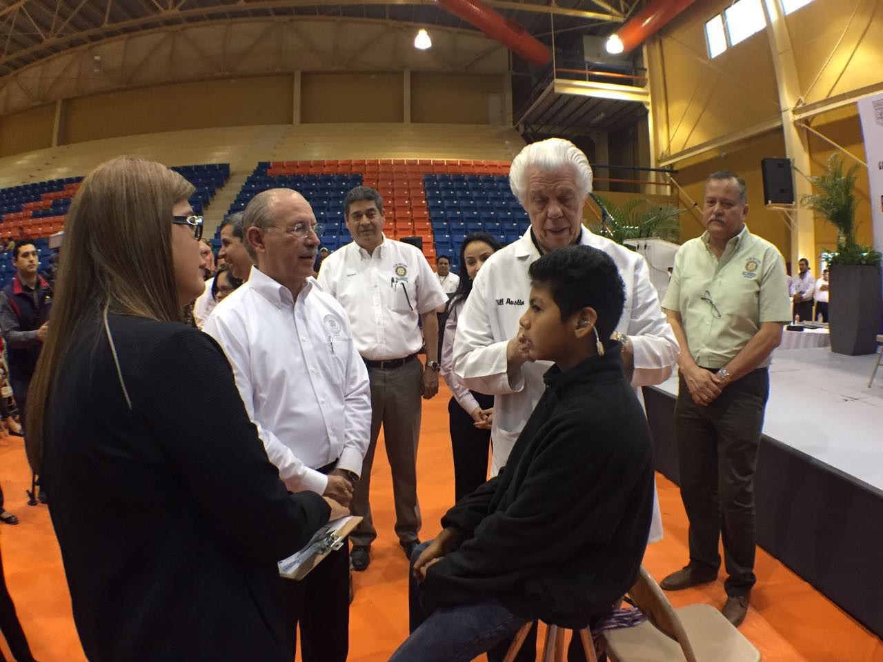 Entregan más de mil aparatos auditivos en Matamoros 